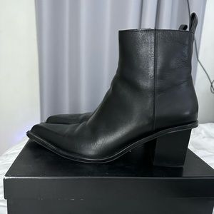 Zara black boots. Good condition. Size 39